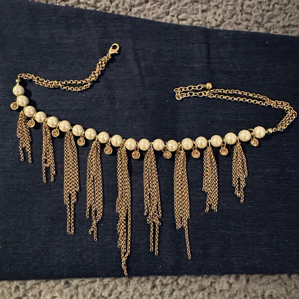 Vintage Elegant Gold and Pearl Necklace